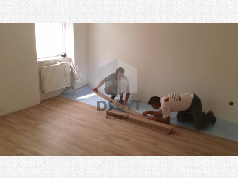 DS BYT Centrum, predajňa dverí a podláh, predaj a pokládka plávajúcej podlahy