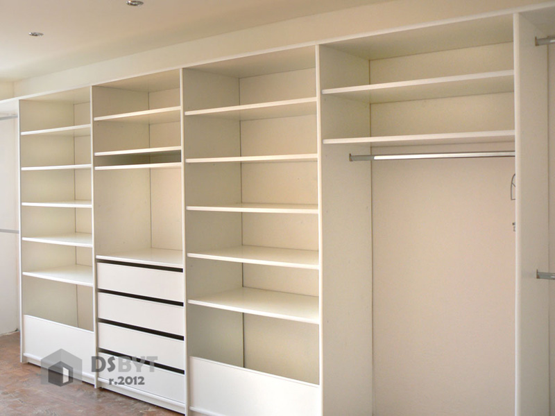 DS BYT Centrum, predajňa dverí a podláh, výroba a montáž vstavaných skríň