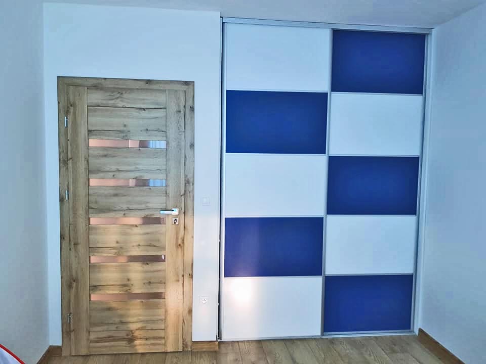 DS BYT Centrum, predajňa dverí a podláh, výroba a montáž vstavaných skríň